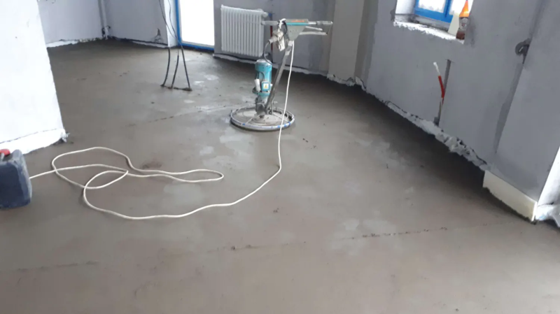 Стяжка пола в квартире